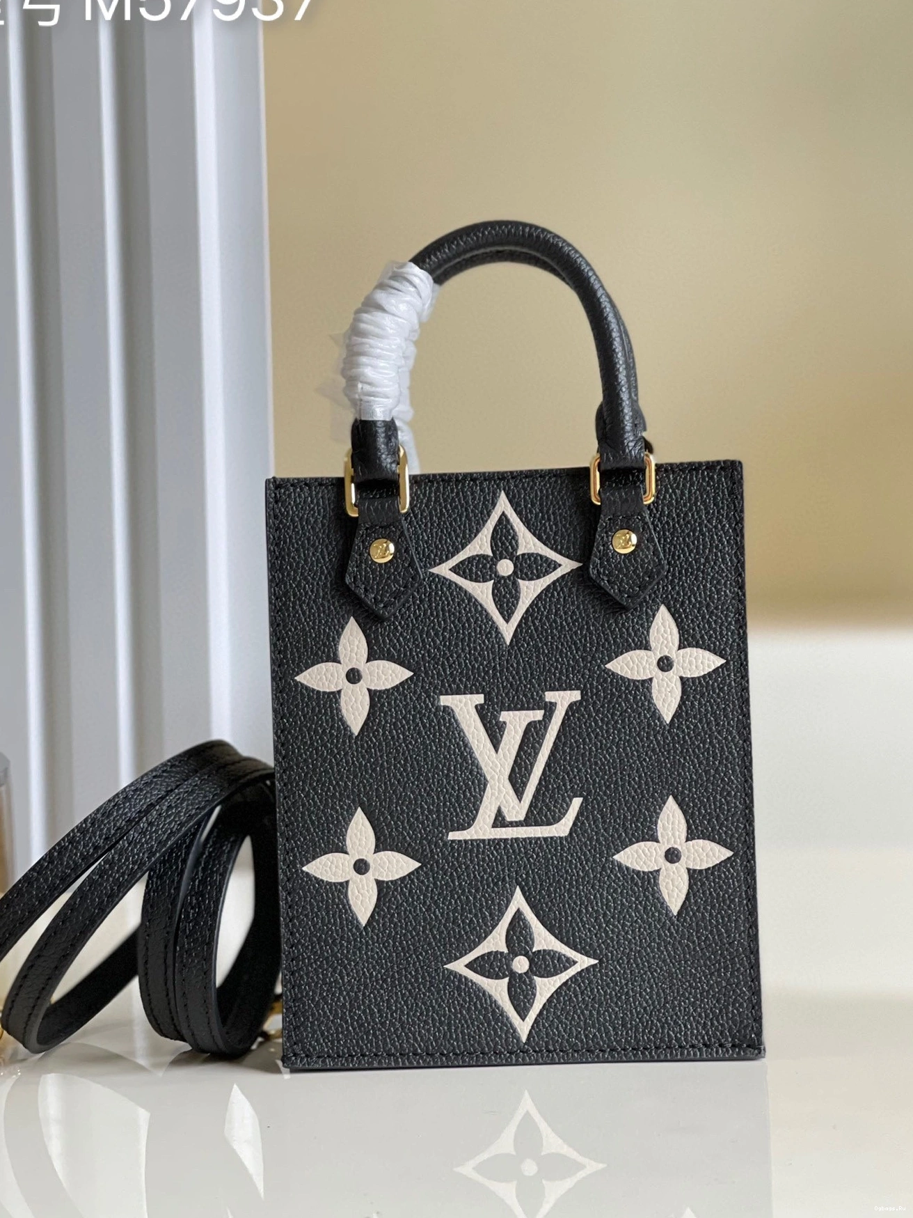 VUITTON PETIT LOUIS PLAT SAC 1224